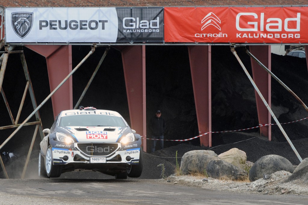 Kenneth Madsen og Mette Felthaus lagde stærkt ud ved NCC Rallysprint, men løb ind i tekniske problemer